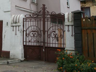 Ворота с коваными решетками