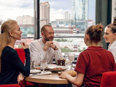 Билеты на Гости (5642 Высота) / Театр | Афиша | ИнфоТаймс