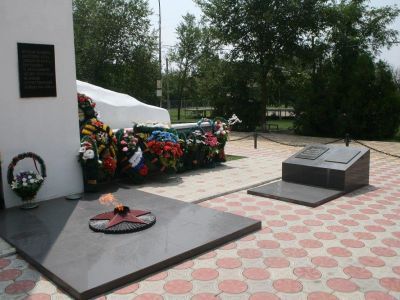 Братская могила воинов, погибших в годы гражданской и Великой Отечественной войн