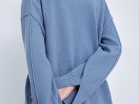 Джемпер с v-образной горловиной и широкими рукавам