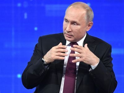 Владимир Путин поручил увеличить стимулирующие выплаты врачам и учителям на Дальнем Востоке