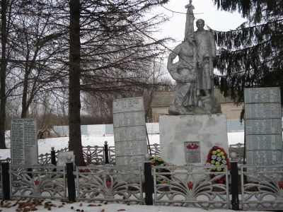 Братская могила с захоронением воинов, погибших в период Великой Отечественной войны 1941—1945 гг.