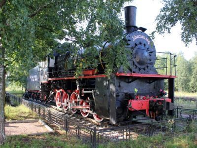 Памятник-паровоз, работавший на «Дороге жизни» в годы Великой Отечественной войны