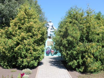 Памятник погибшим советским воинам