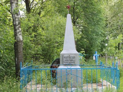 Братская могила 2 советских воинов, погибших в 1943 г. в бою с немецко-фашистскими захватчиками
