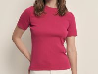 Футболка приталенного силуэта