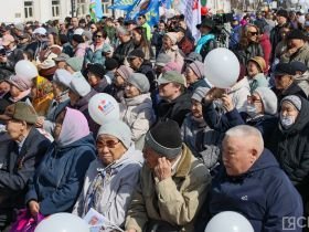 Фоторепортаж: трудовые династии и заслуженных работников Якутии чествовали 1 мая