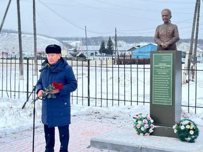 Сенатор РФ Сахамин Афанасьев с рабочим визитом посетил Хангаласский район Якутии