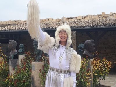 Артист Дмитрий Артемьев выступил на сербском телевидении с ритуальным танцем шамана