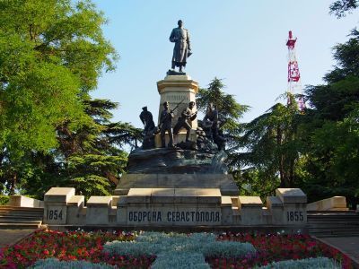 Скульптурный памятник Э.И.Тотлебену и русским саперам