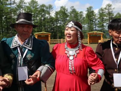 На Ысыахе Олонхо в Якутии определили финалистов конкурса среди запевал осуохая