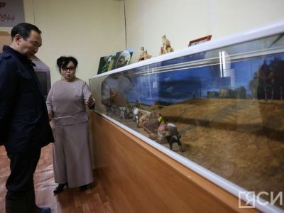 Глава Якутии посетил музей переселения в Чурапчинском районе