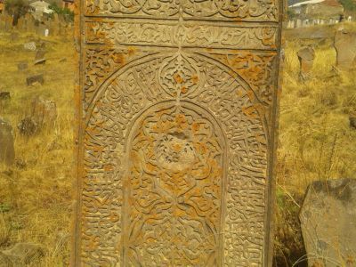 Стела надмогильная