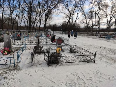 Братская могила советских воинов, погибших в боях с фашистскими захватчиками