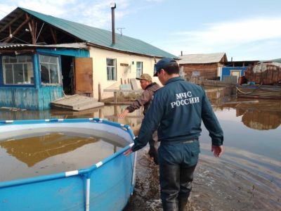 В селе Боронук Верхоянского района освободились от воды 10 приусадебных участков