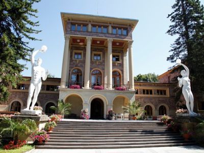 Главный корпус санатория "Красные Камни"