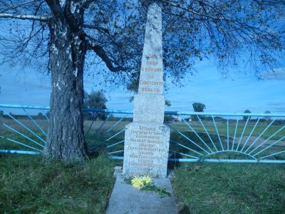 Братская могила партизан