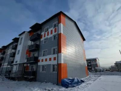 Кирилл Бычков проверил реализацию программы переселения из аварийного жилья в Чульмане