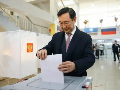 Глава Якутии Айсен Николаев проголосовал на выборах в Госдуму