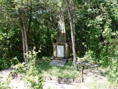 Братская могила мирных жителей-жертв фашистского террора