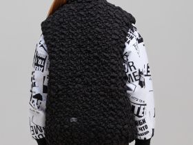 Жилет текстильный с полиуретановым покрытием для девочек