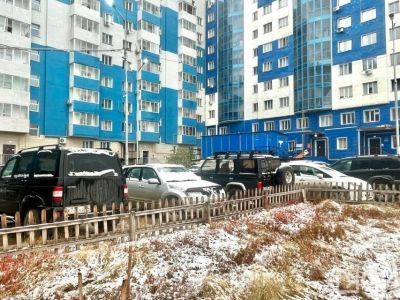 В Якутске выпал первый снег. Автомобилистов призывают сменить резину на зимнюю