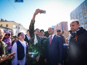 Глава Якутии принял участие в праздничных мероприятиях проекта «Проспект Победы»