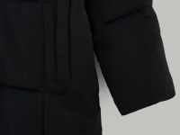 Утепленное пальто с капюшоном и воротником-стойкой