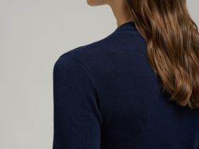 Легкий джемпер-поло приталенного кроя