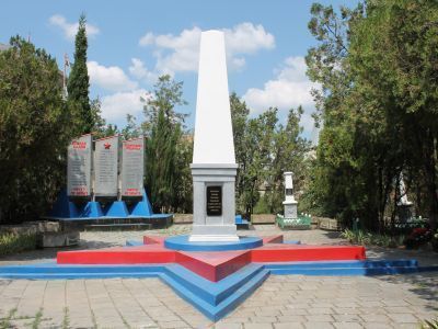 Братская могила советских воинов, красноармейцев и партизан, погибших в годы гражданской и Великой Отечественной войн