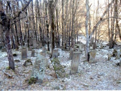 Стелы надмогильные