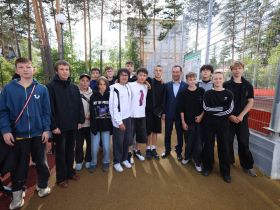 Глава Якутии встретился с юными нерюнгринцами на новой спортплощадке