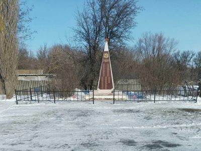 Братская могила советских воинов, погибших в период Сталинградской битвы