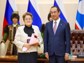 Айсен Николаев вручил государственные награды отличившимся якутянам