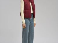 Утепленный жилет с искусственным наполнителем