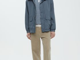 Ветровка с капюшоном свободного силуэта