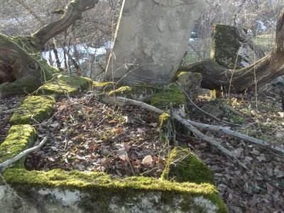 Стела надмогильная