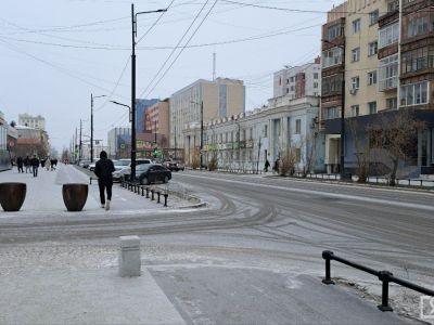 Водителей Якутска предупредили о гололеде на дорогах