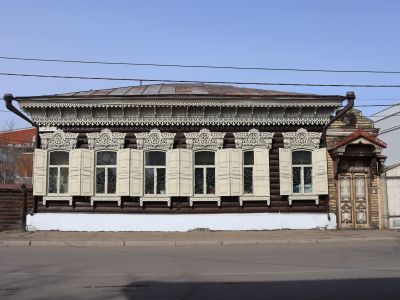 Жилой деревянный дом богатого горожанина и складское здание начала XX века