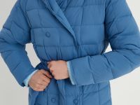 Пуховое стеганое пальто с поясом