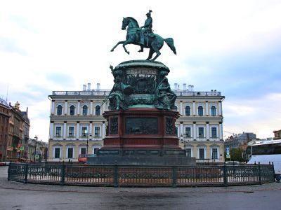 Памятник императору Николаю I