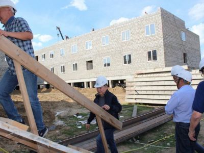 В селе Петровка строится каменная школа на 220 учеников