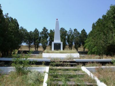 Братская могила советских воинов