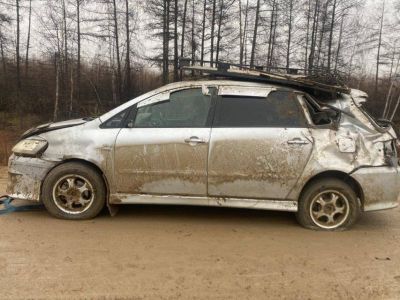 Автомобиль съехал с дороги в Мегино-Кангаласском районе. Пострадал один человек