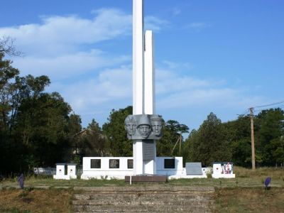 Памятный знак в честь воинов-односельчан, погибших в годы Великой Отечественной войны