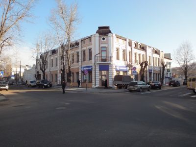 Здание в котором с июля по август 1918 г. размещался Центральный Исполнительный комитет Советов Сибири. В 1918-1920 гг. в подвалах здания находился застенок белогвардейской контрразведки