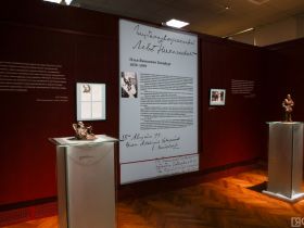 В Якутске открылась выставка «Эволюция образа Толстого: от Ге до Гинцбурга»