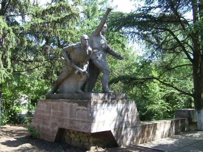 Памятный знак в честь воинов-односельчан, погибших в годы Великой Отечественной войны