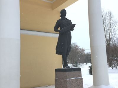 Скульптура "Тыл"