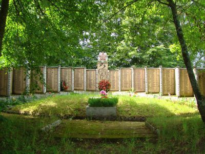 Братская могила воинов Советской Армии, погибших в 1944 г.